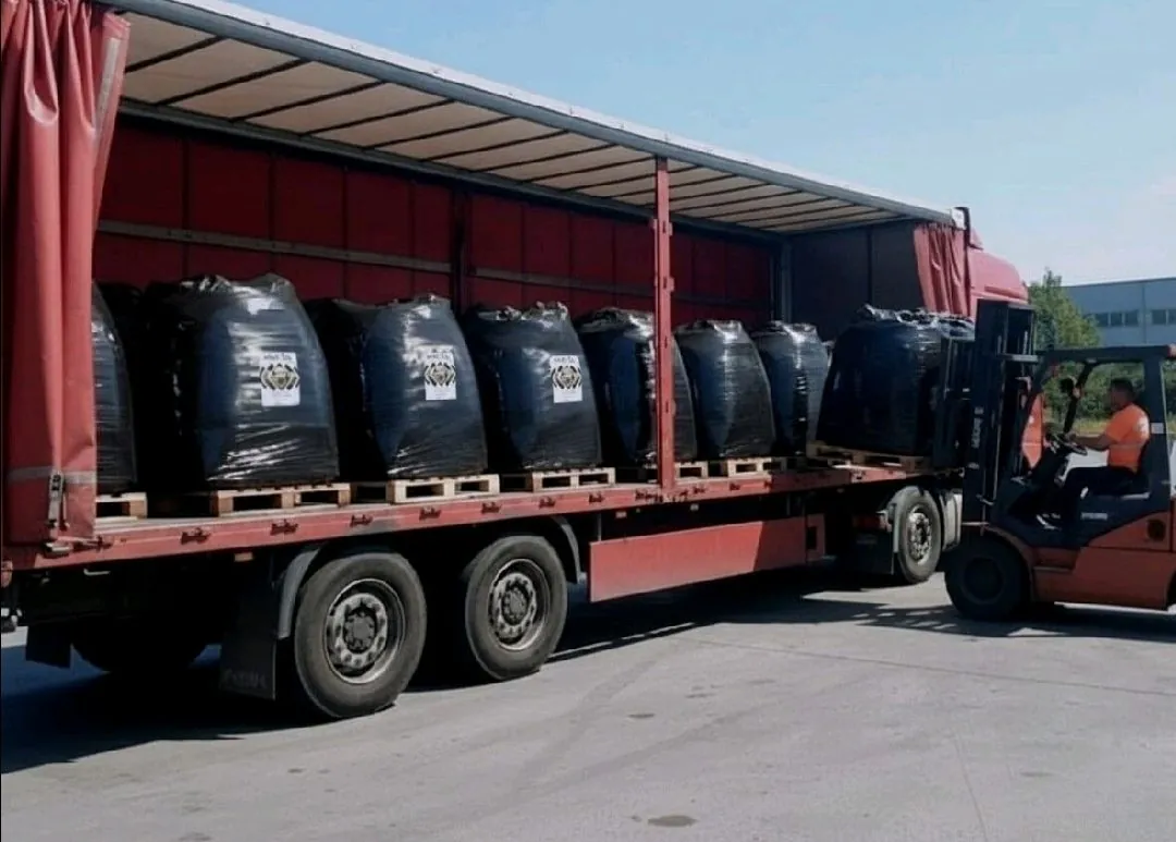 Loading big-bag activated carbon onto a truck with a forklift